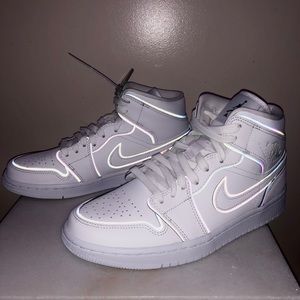 Women’s Air Jordan 1 Mid “Iridescent Outline”
